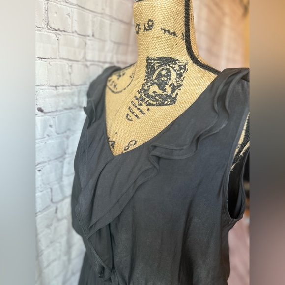 🩶🖤RUFFLE SLEEVELESS DRESS🤍🩶 - Picture 4 of 5